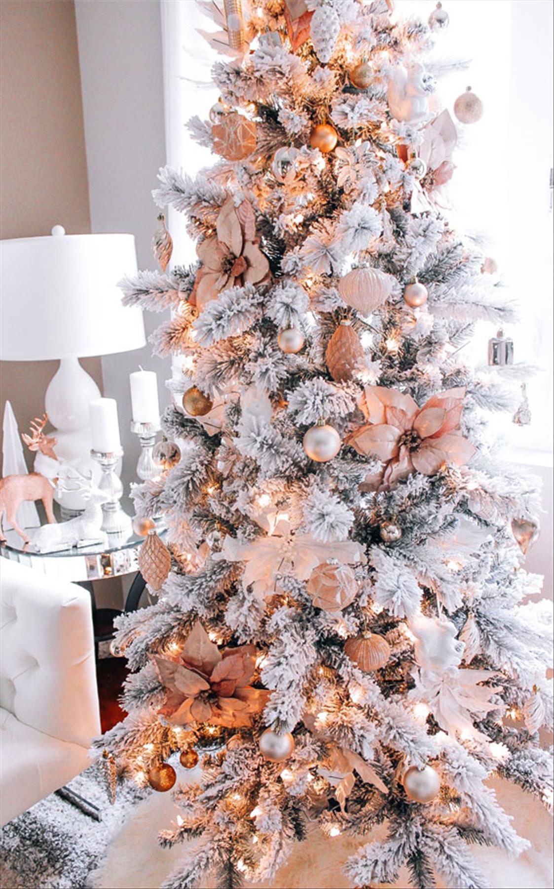 Classic Christmas tree decor ideas 2022 to get inspired