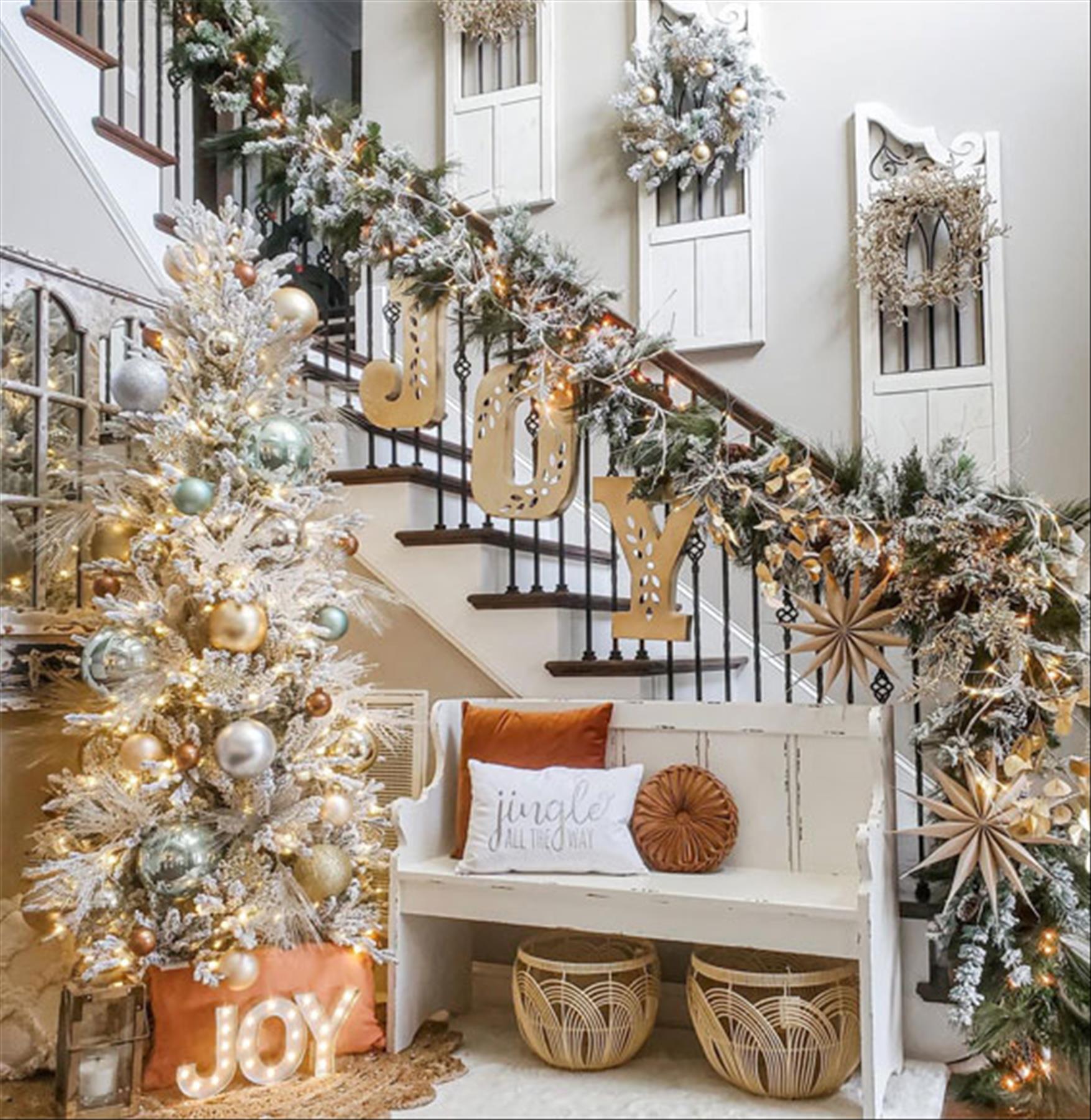 Classic Christmas tree decor ideas 2022 to get inspired