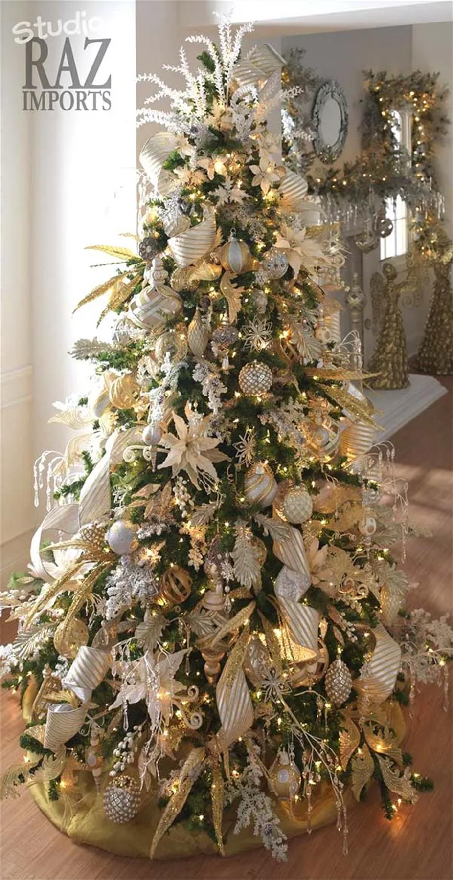 Classic Christmas tree decor ideas 2022 to get inspired