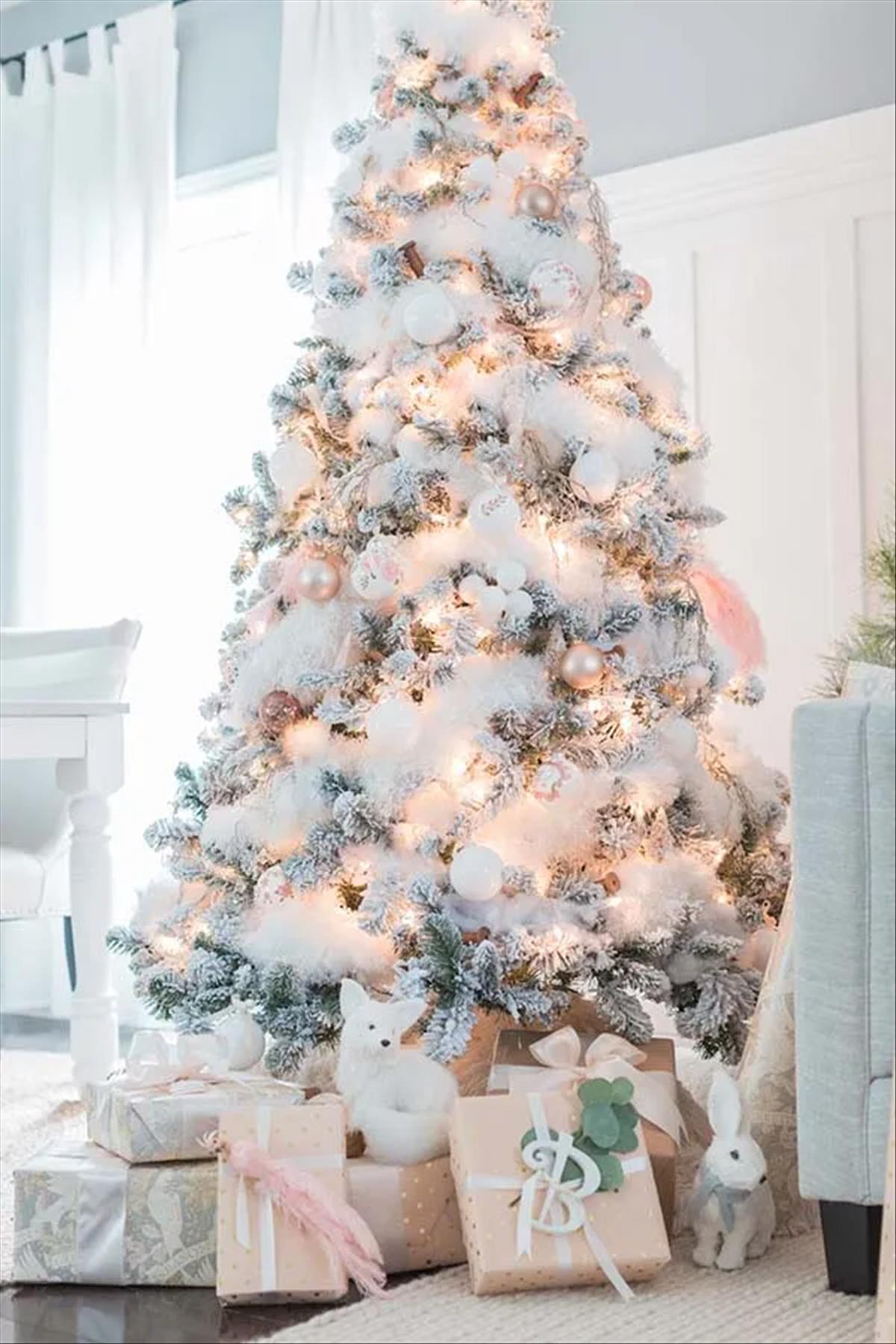 Classic Christmas tree decor ideas 2022 to get inspired