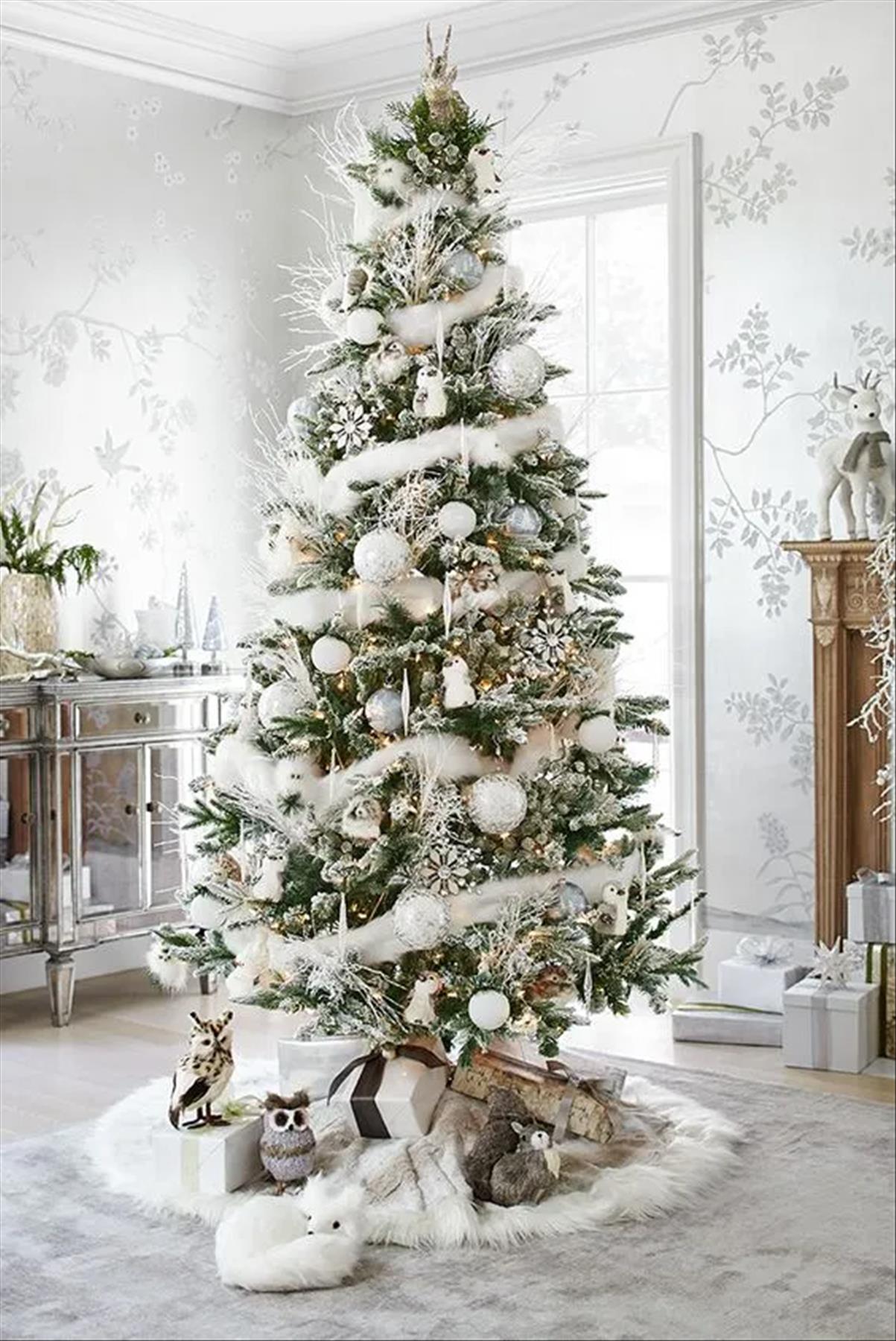 Classic Christmas tree decor ideas 2022 to get inspired