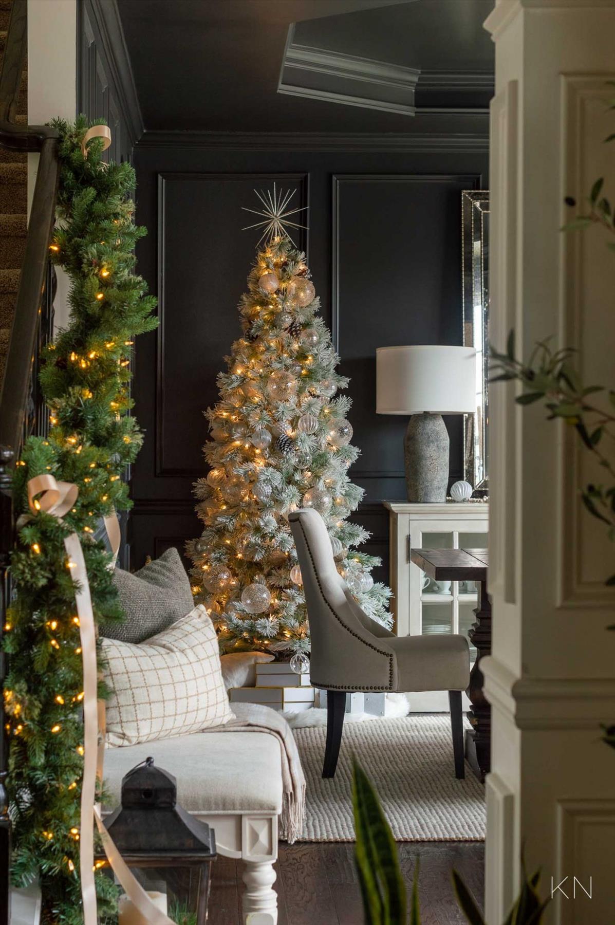 Classic Christmas tree decor ideas 2022 to get inspired