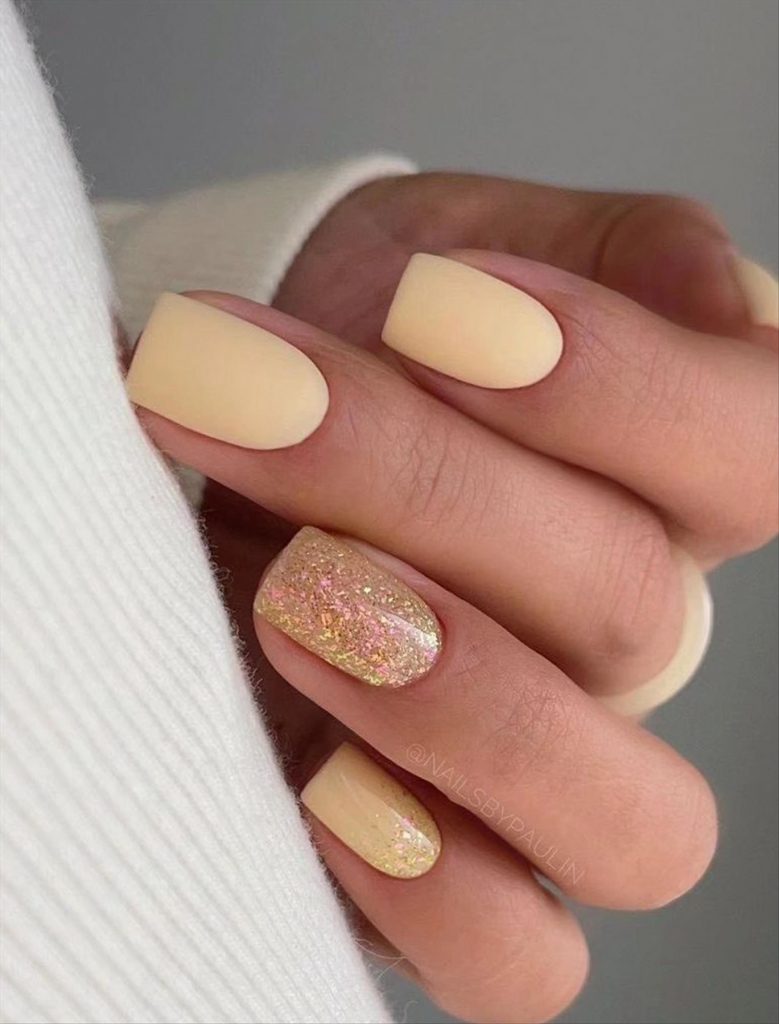 Natural short Fall nail art and nail colors for 2023