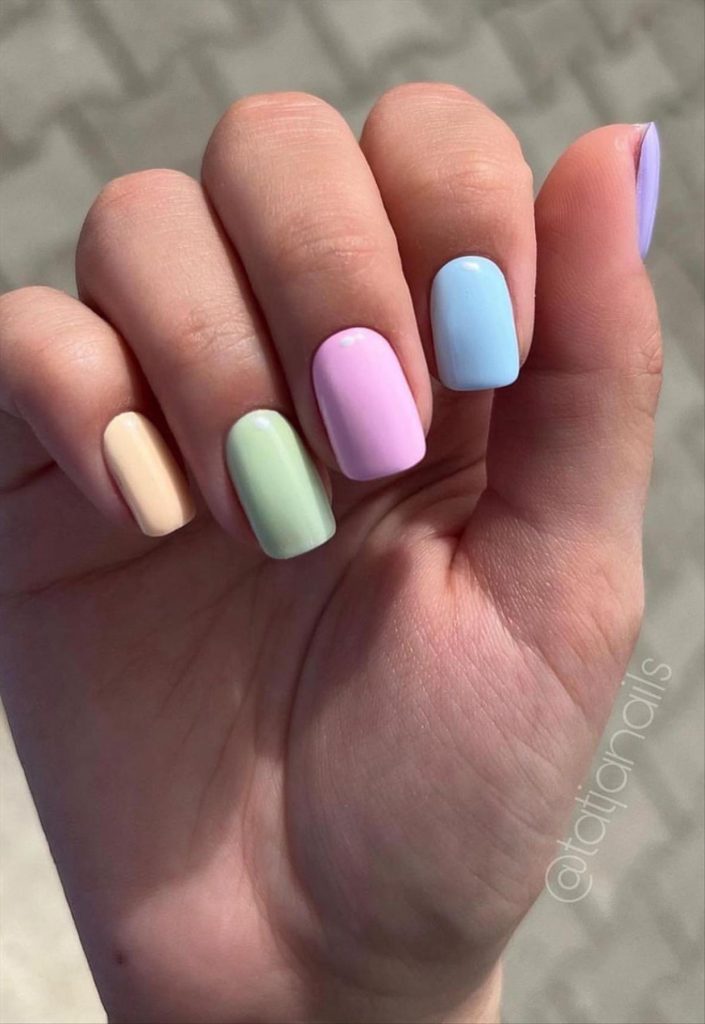 Natural short Fall nail art and nail colors for 2023