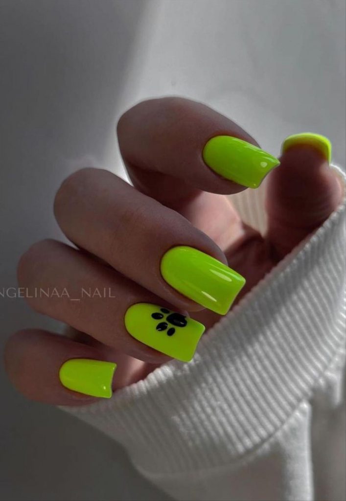 Natural short Fall nail art and nail colors for 2023