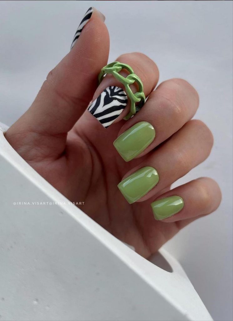 Natural short Fall nail art and nail colors for 2023