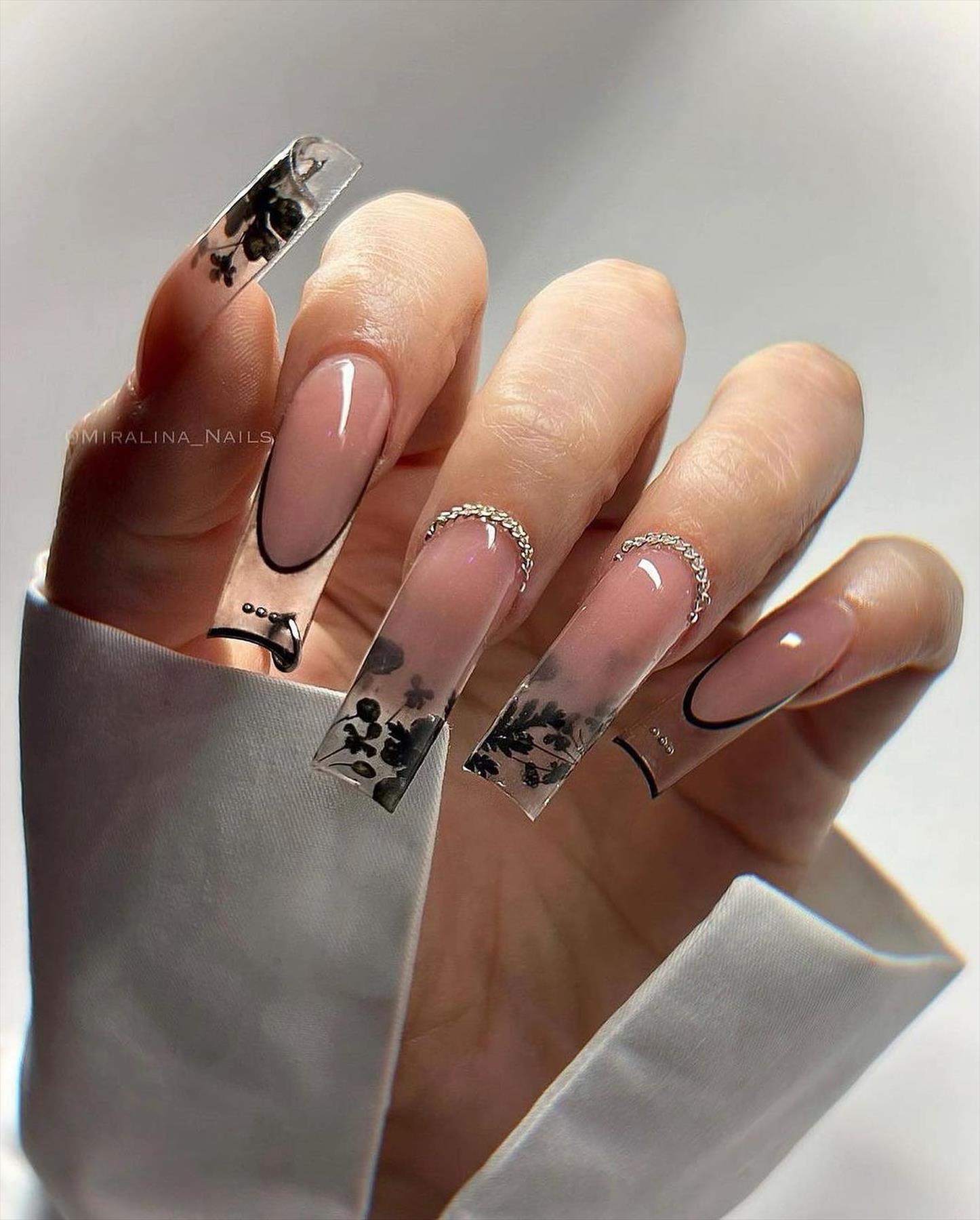 Beautiful Fall acrylic coffin nail designs in 2023