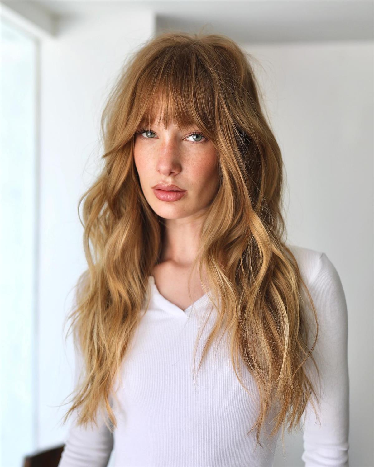  Trendy shoulder-length haircuts for women 2023