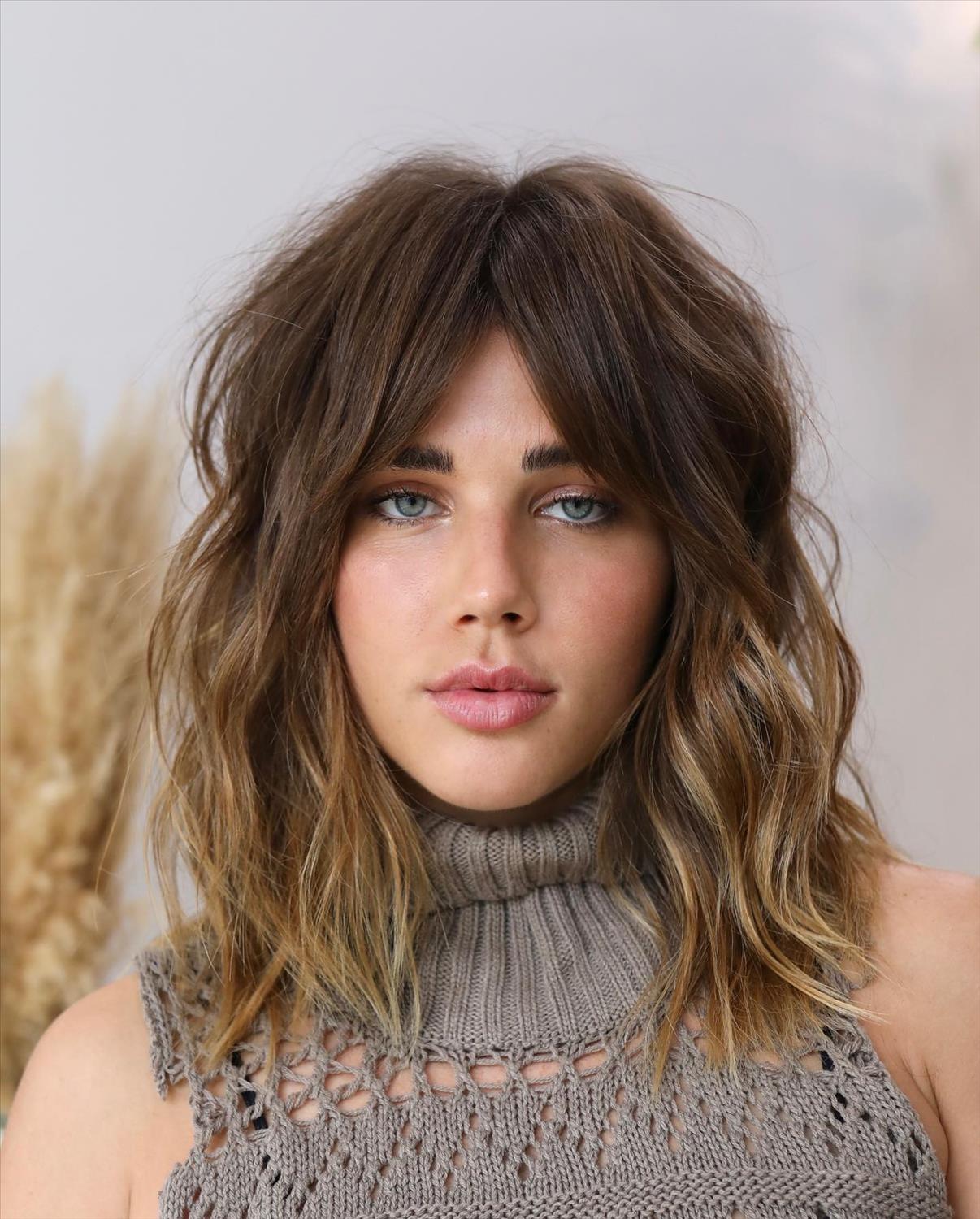  Trendy shoulder-length haircuts for women 2023