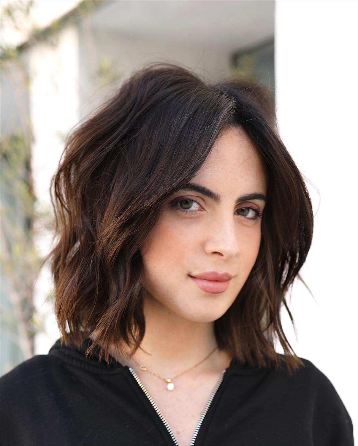  Trendy shoulder-length haircuts for women 2023