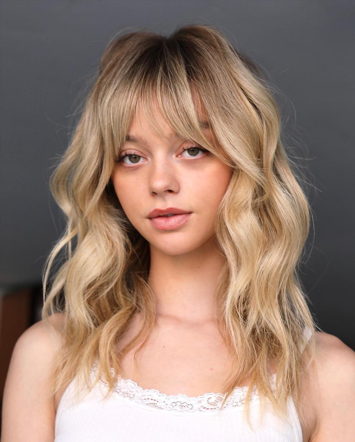  Trendy shoulder-length haircuts for women 2023