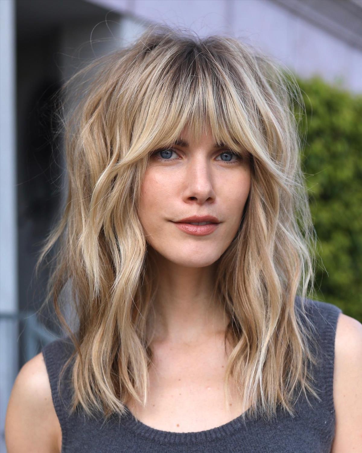  Trendy shoulder-length haircuts for women 2023