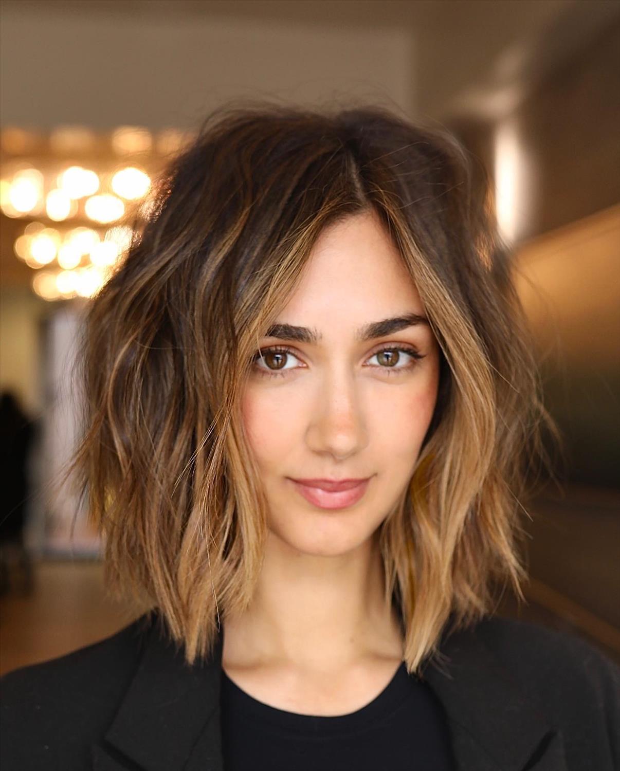  Trendy shoulder-length haircuts for women 2023