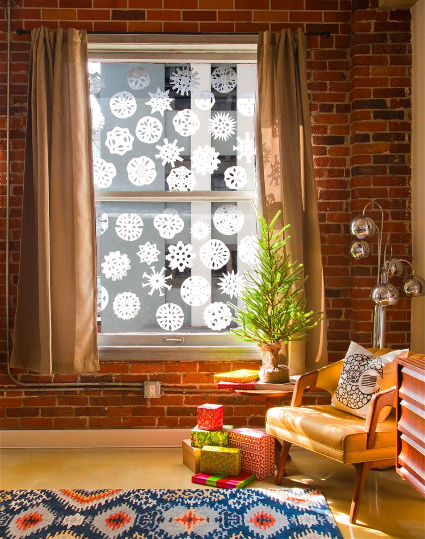 34 Festival Christmas window decor ideas for 2023