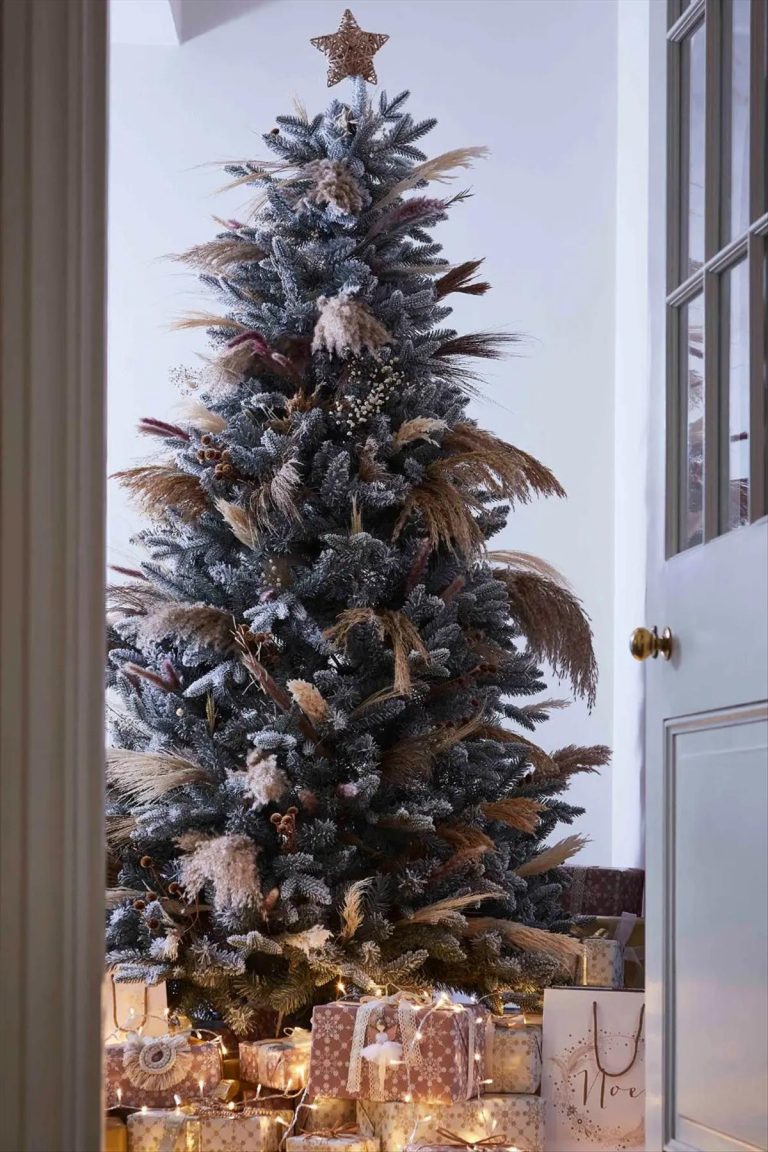 30 Classic Christmas tree ideas 2023 trends you'll love - Fashionsum