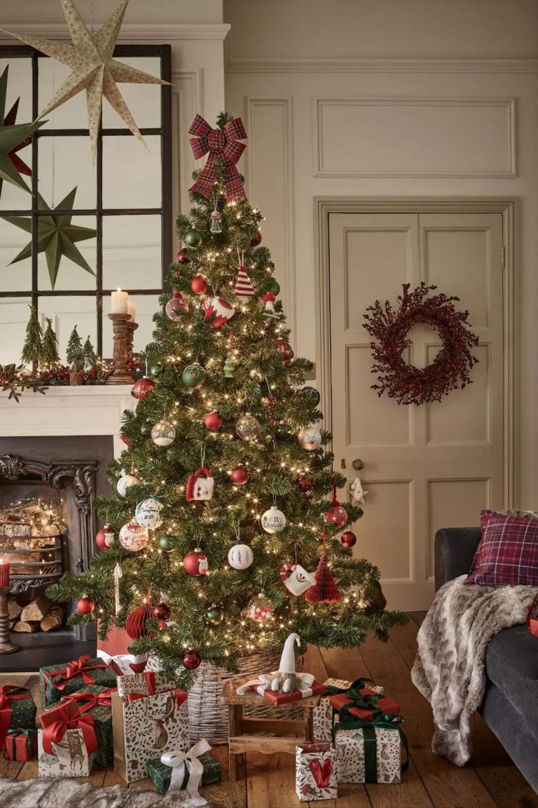 30 Classic Christmas tree ideas 2023 trends you'll love - Fashionsum
