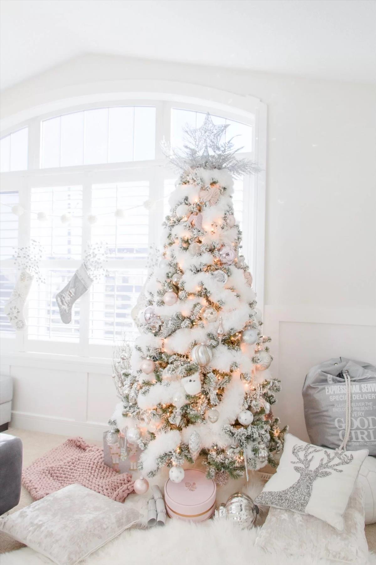 Classic Christmas tree ideas 2023 trends you'll love