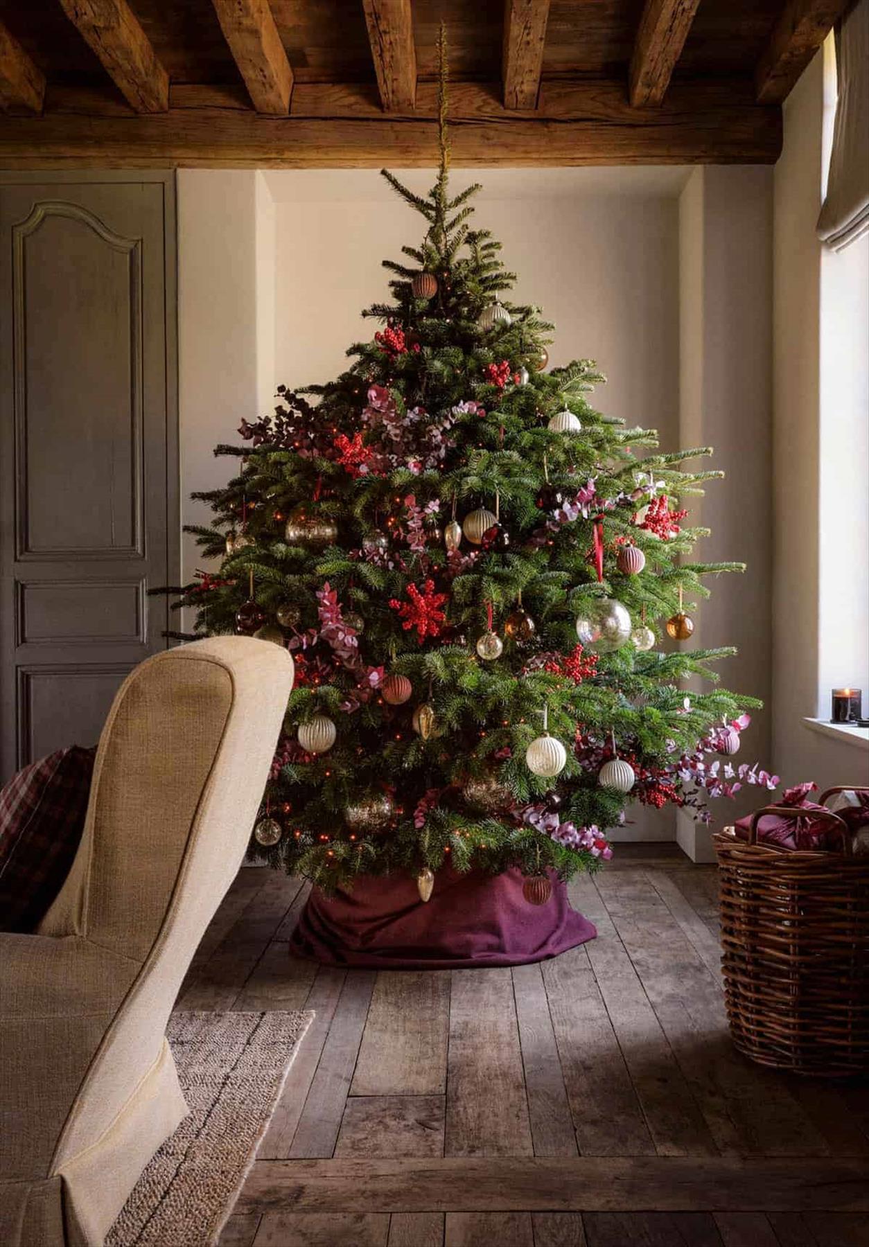 Classic Christmas tree ideas 2023 trends you'll love