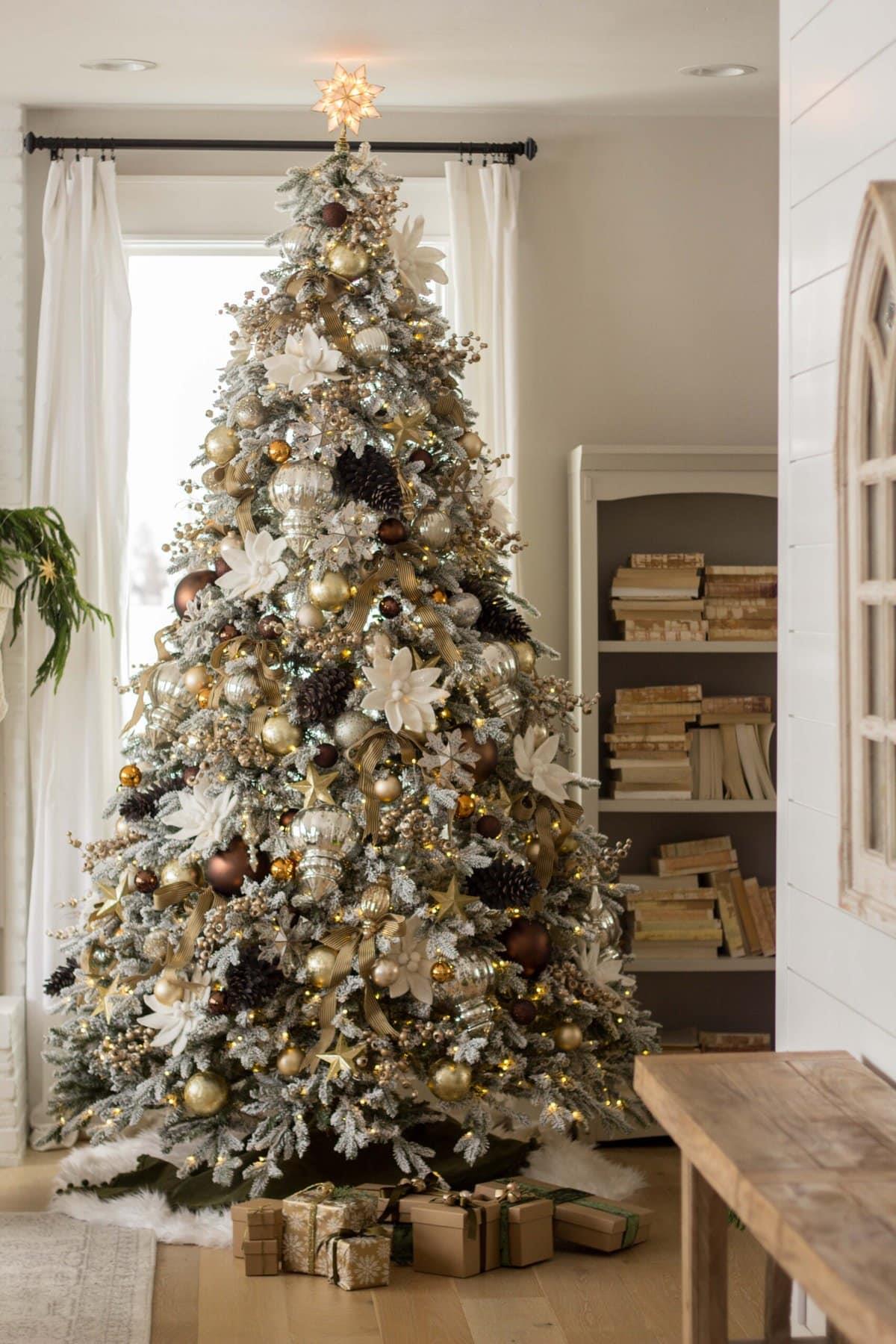 Classic Christmas tree ideas 2023 trends you'll love