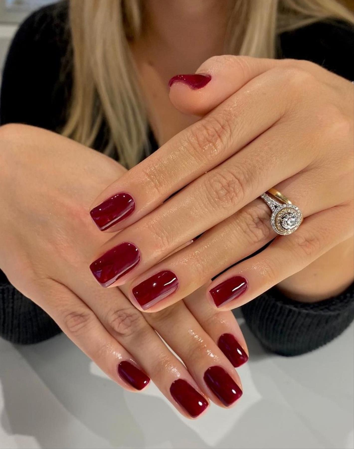 Alluring Short Red Winter Nail Ideas For 2023 To Wear