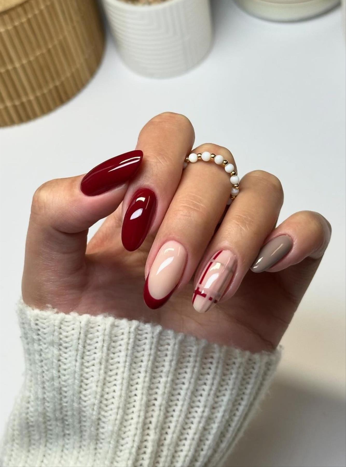 Alluring Short Red Winter Nail Ideas For 2023 To Wear