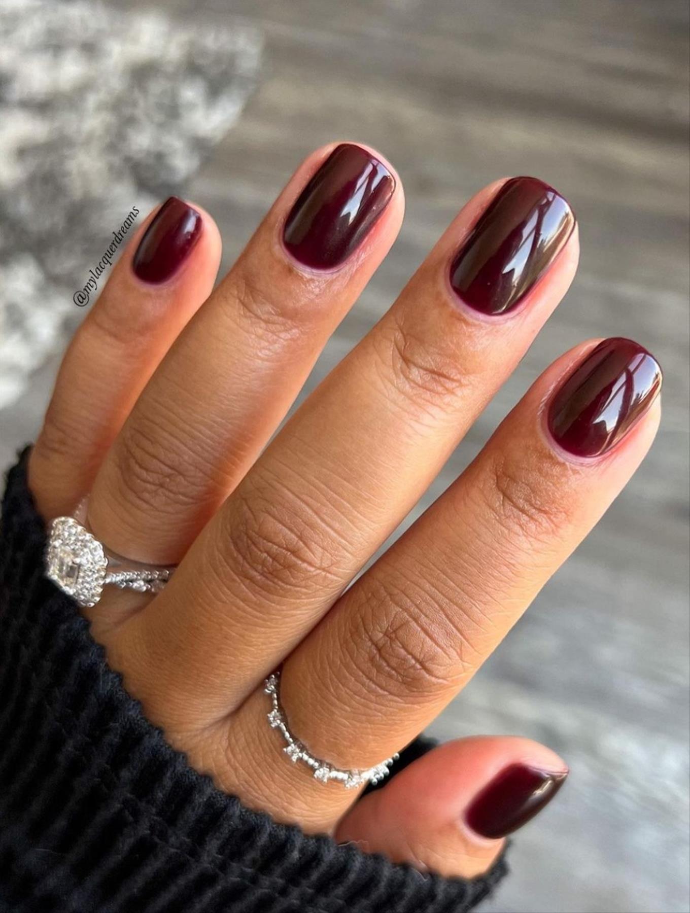 Alluring Short Red Winter Nail Ideas For 2023 To Wear