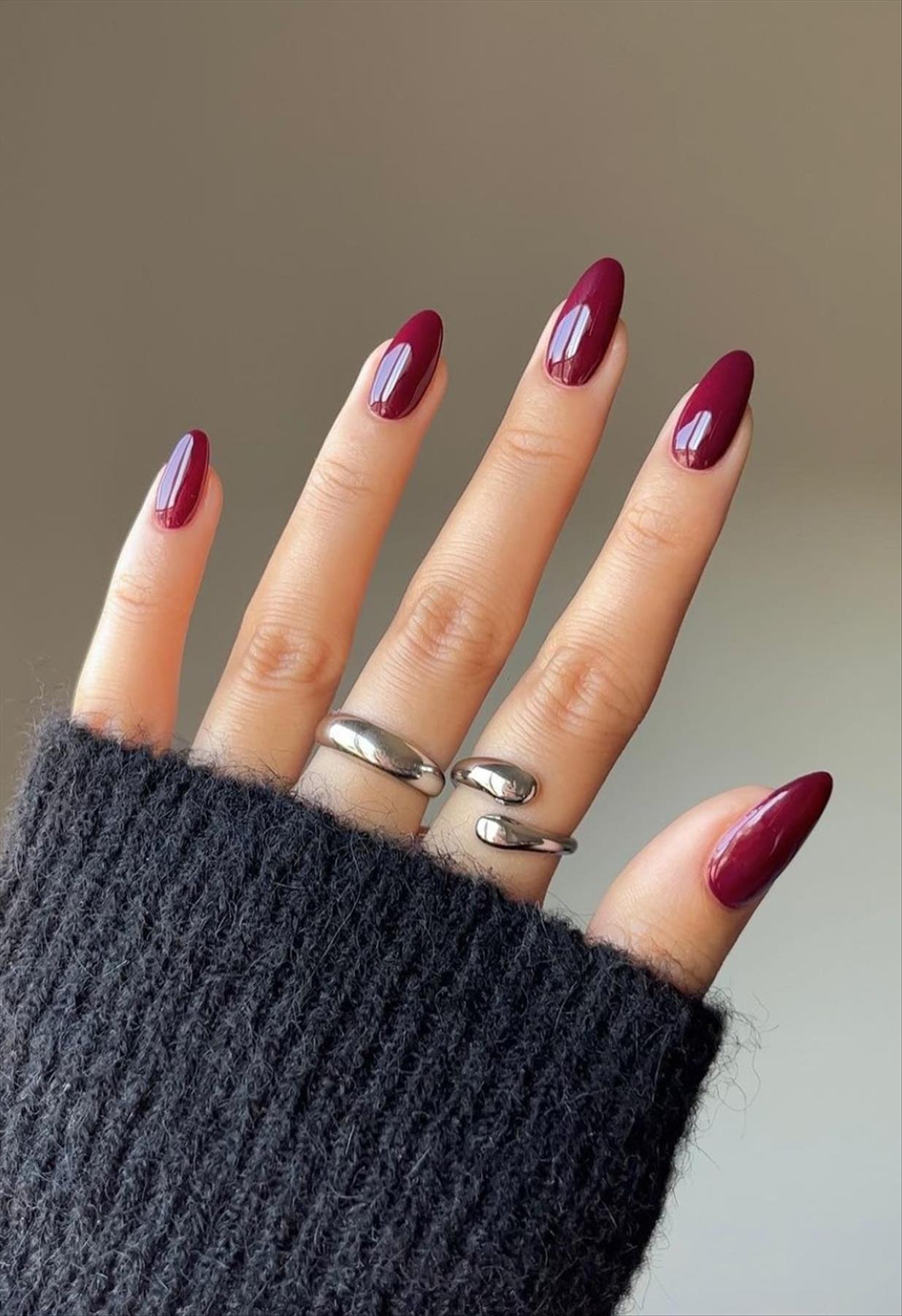 Alluring Short Red Winter Nail Ideas For 2023 To Wear