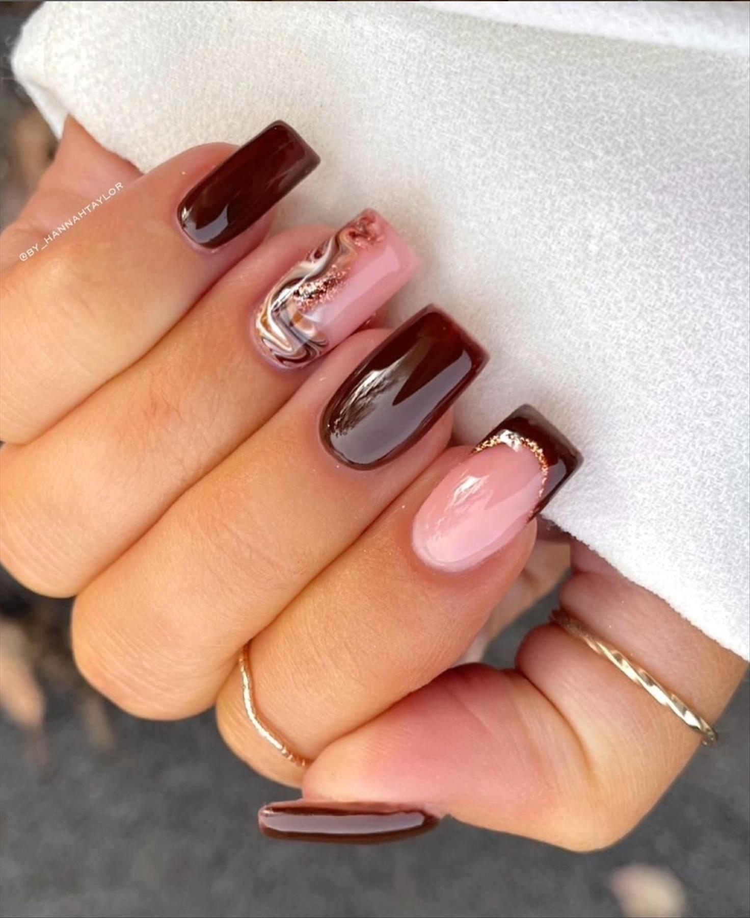 Alluring Short Red Winter Nail Ideas For 2023 To Wear