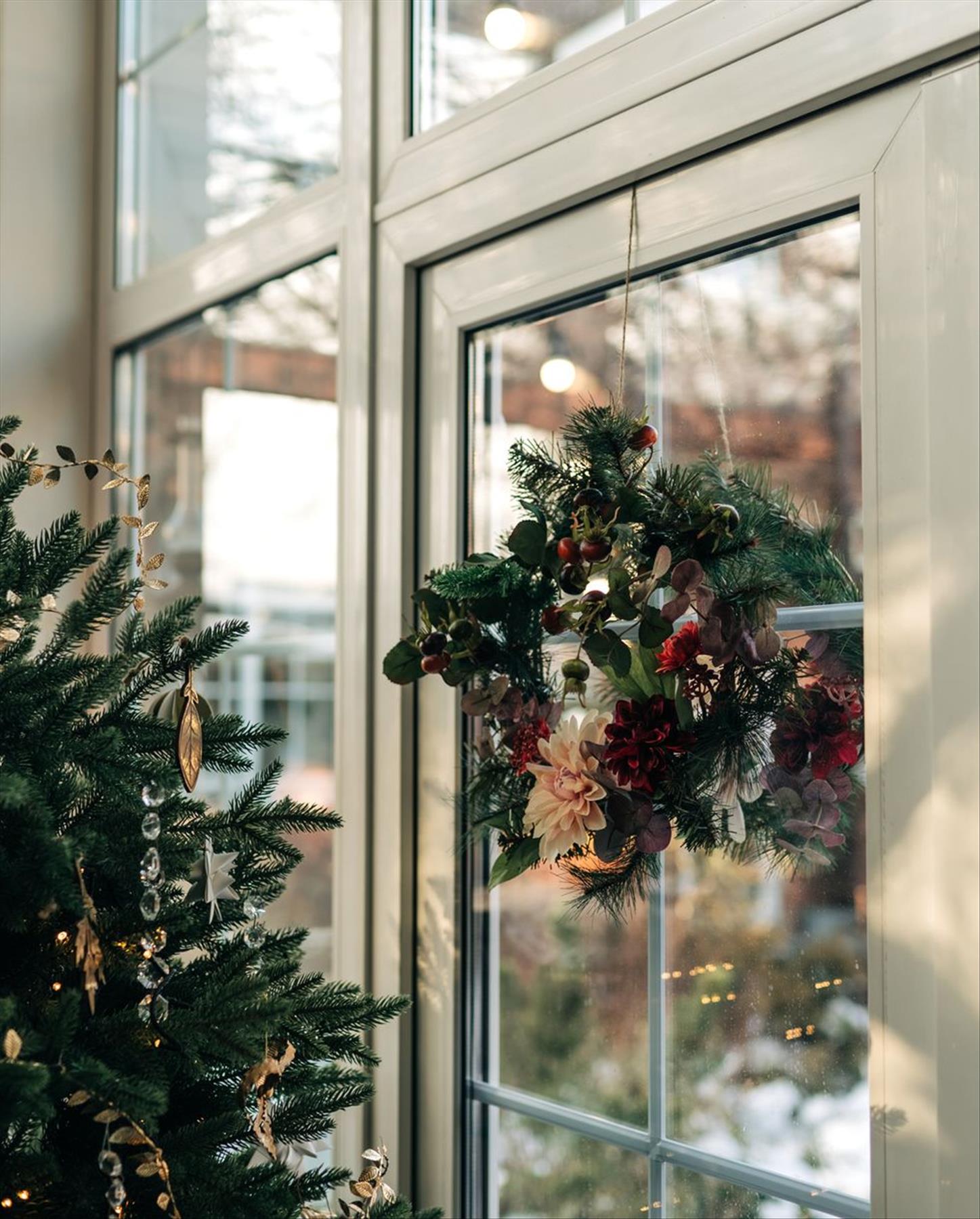 Festival Christmas window decor ideas for 2023 