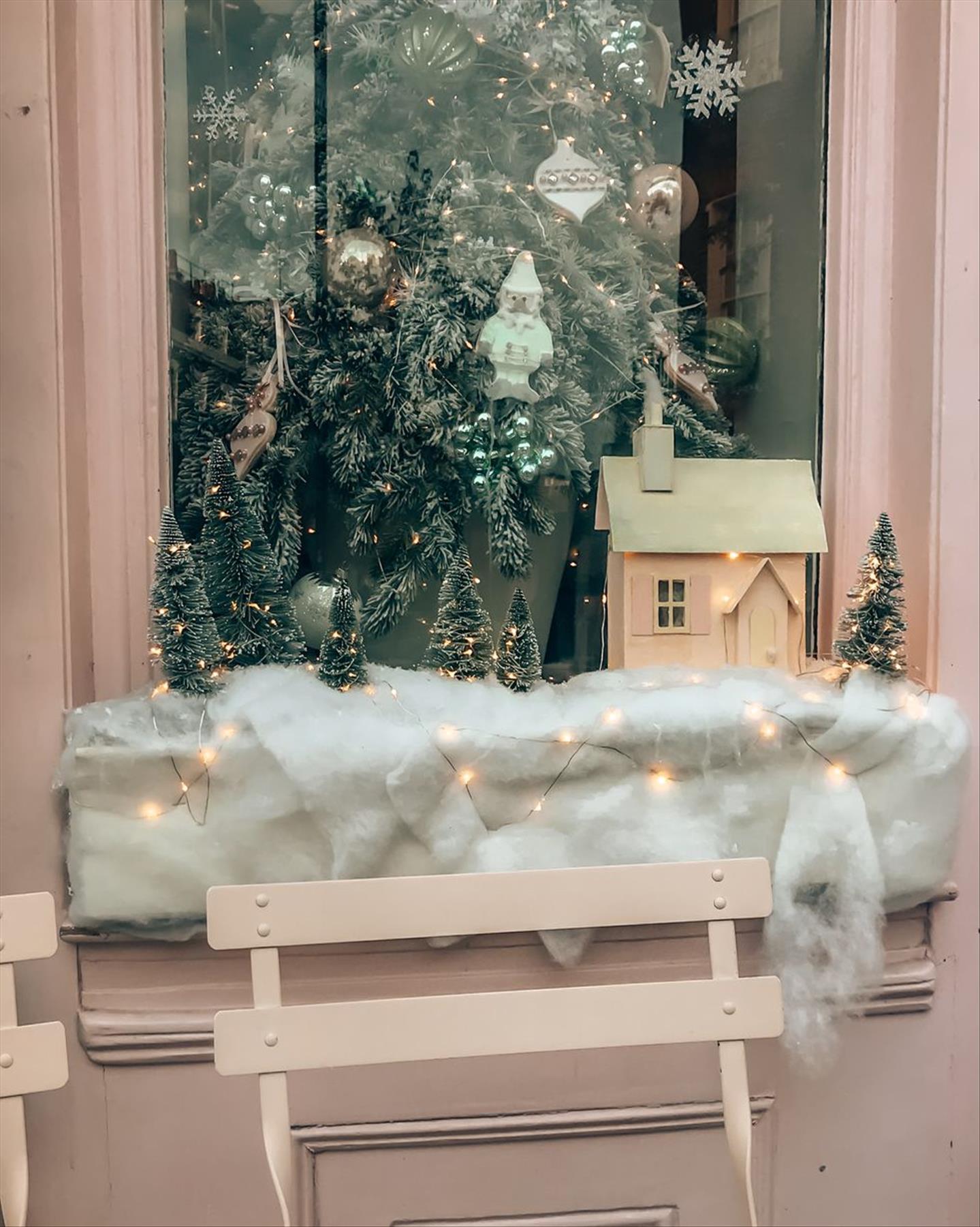 Festival Christmas window decor ideas for 2023 