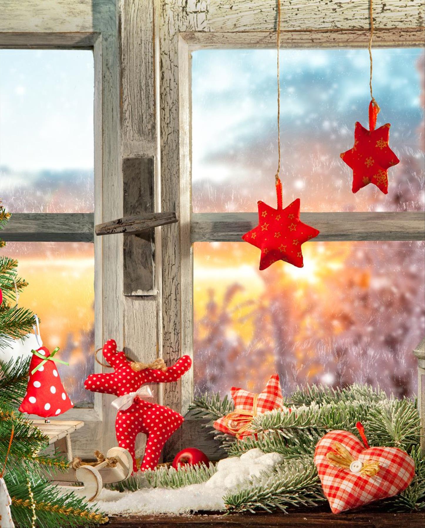 Festival Christmas window decor ideas for 2023 