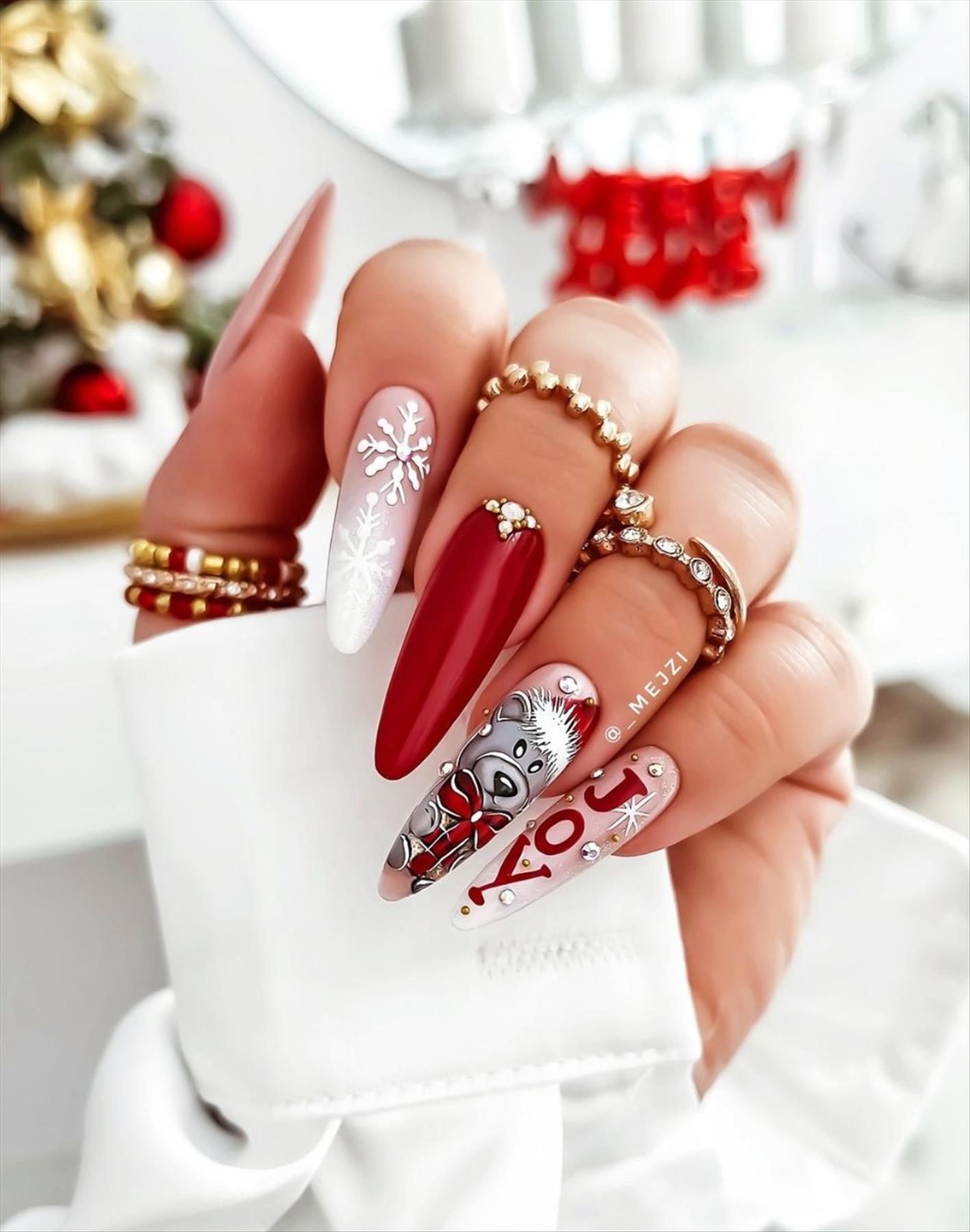 Top 30 Christmas nail designs 2023 to rock this holiday