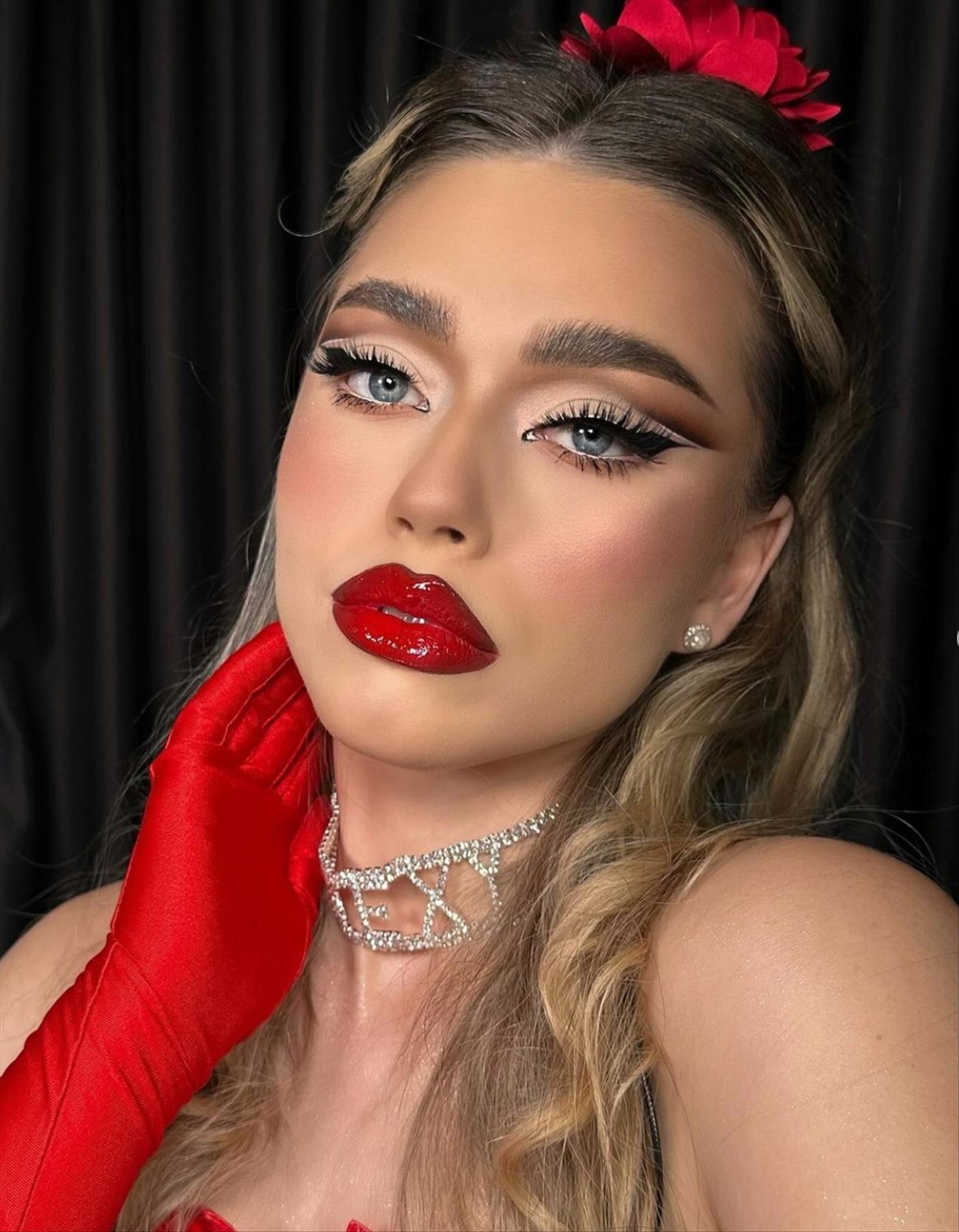 Stunning Christmas makeup looks and tutorials for beginners