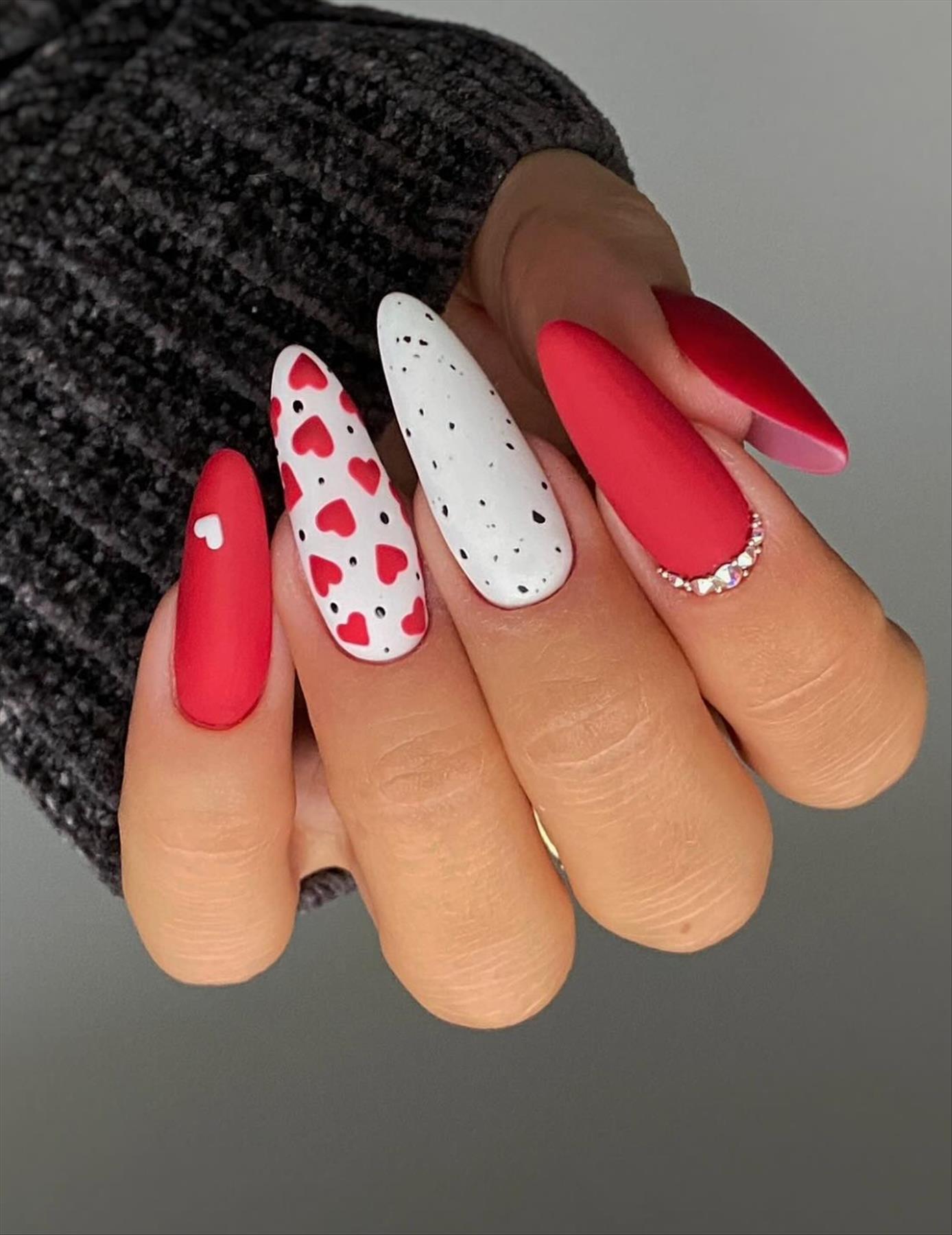 Sweet short Valentine's Day manicures with almond nail shapes