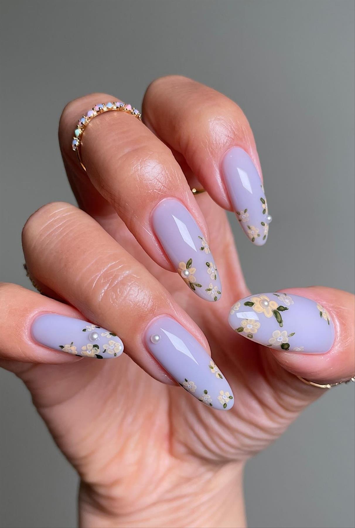 Beautiful short gel almond nails for summer 2024
